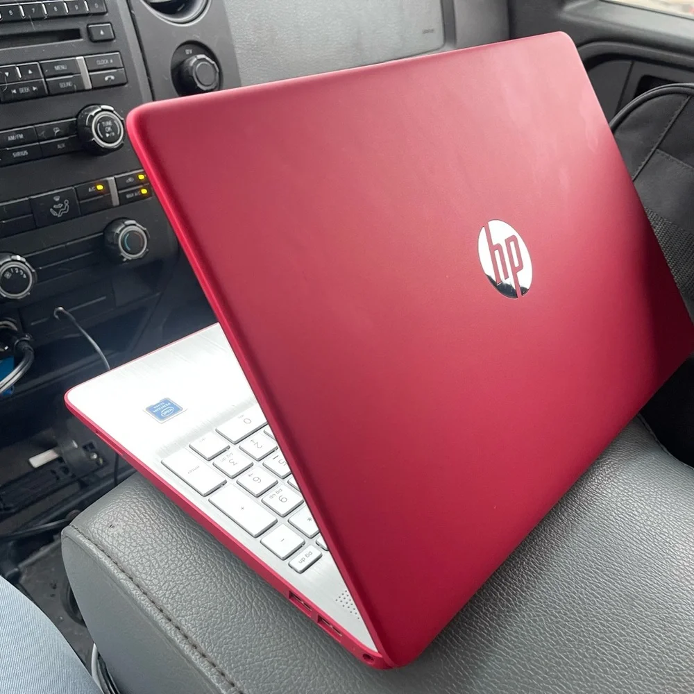 Ho. Red labtop